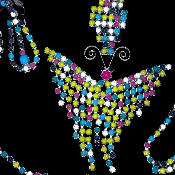 Rainbow Milk Glass Rhinestone Butterfly Necklace Parure Set - Picture 4 of 9